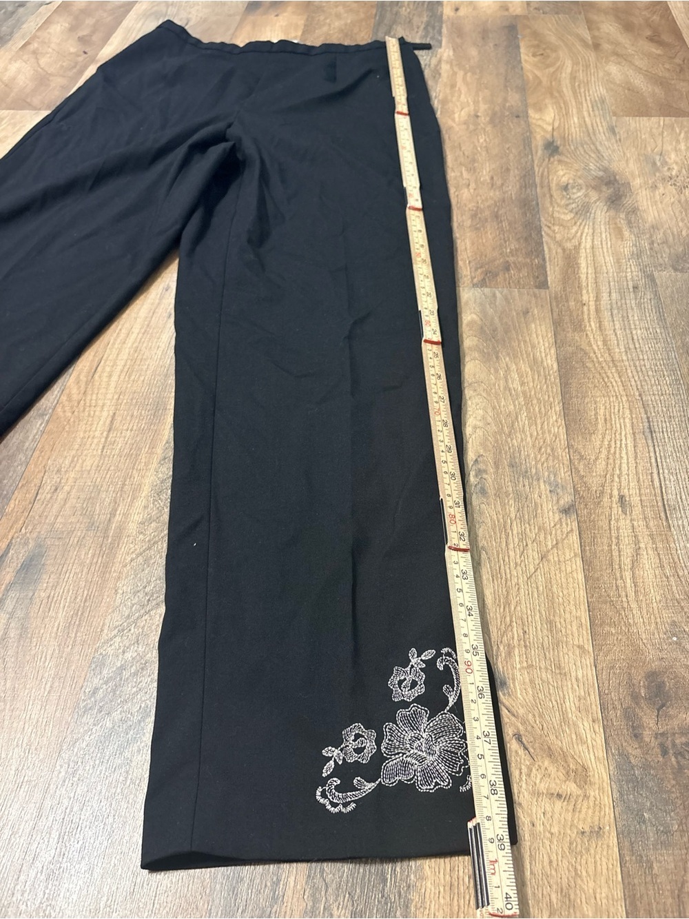 Liz Claiborne Emma James Black Embroidered Ankle Pants Size 8 | Pull-On Career - Picture 3 of 7